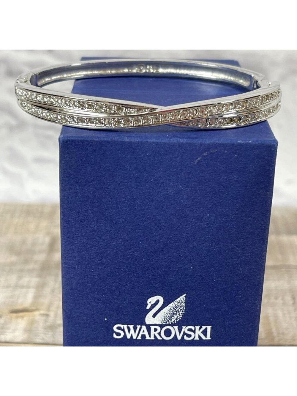 Swarovski Crystal Retired Rhodium Plated Crystal Twist Bangle Bracelet Box VTG - Picture 2 of 13